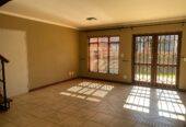 2 bedroom townhouse to rent in Waterval East