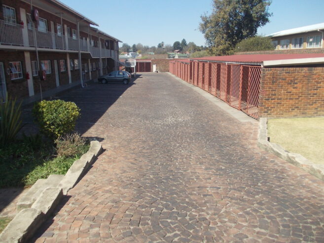 LEEUHOF COMPLEX, PANORAMA AVE, EDLEEN, KEMPTON PARK