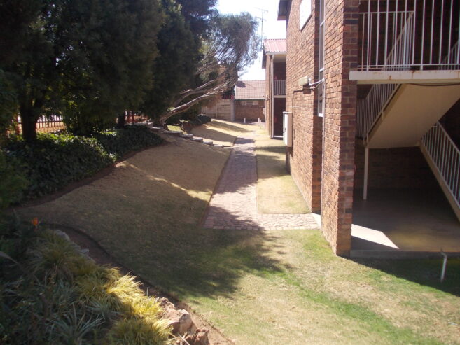 LEEUHOF COMPLEX, PANORAMA AVE, EDLEEN, KEMPTON PARK