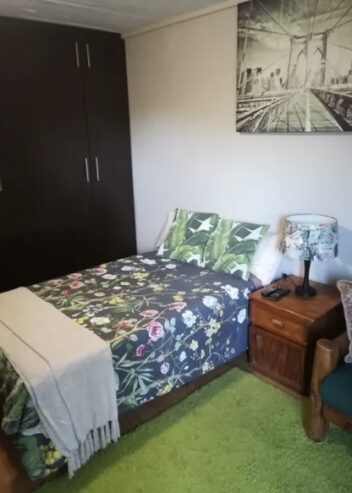 Fully furnished bachelor flat for rent in Pari Park Port Elizabeth