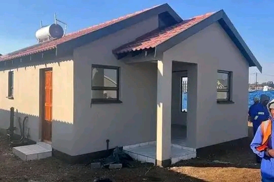 RDP HOUSE IN WITBANK CLARINET AND SIYANQOBA CONTACT MR MANANA 060 7713