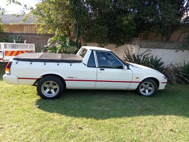 1997 Ford Ranchero XR8, chevrolet 350 engine white, engine overhauled