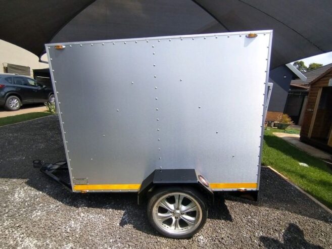 Brand new custom made box body trailer GVM 3500.