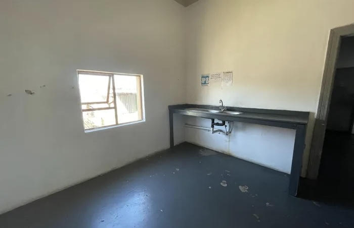 Clean room in Tennyson Street, Quigney R 1,740 Clean room in Tennyson