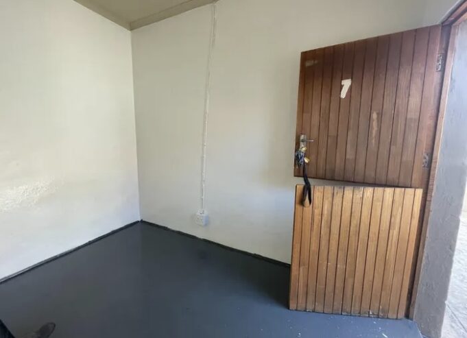 Clean room in Tennyson Street, Quigney R 1,740 Clean room in Tennyson