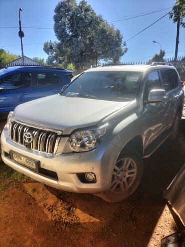 Toyota Prado vx petrol 4 litre petrol stripping for spares