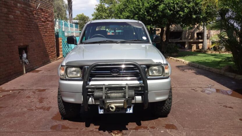 1986 TOYOTA HILUX 4X4