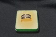 Very unique and rare Gold Wedding/engagement ring