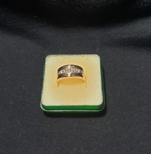 Very unique and rare Gold Wedding/engagement ring