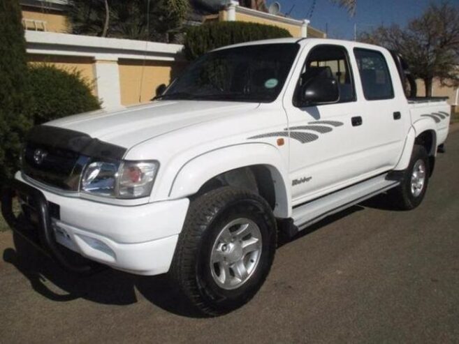 ’02 Toyota Hilux 2.7i Raider D/Cab