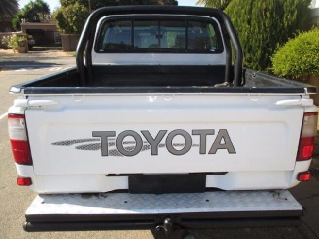 ’02 Toyota Hilux 2.7i Raider D/Cab