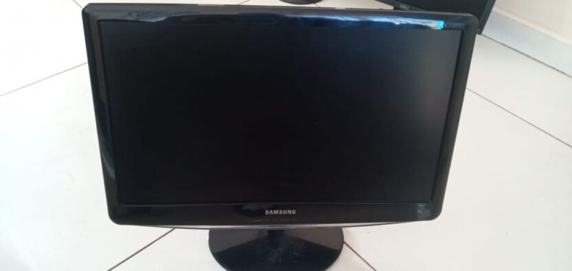 gaming monitors lg and samsung 24 inch clean and smart