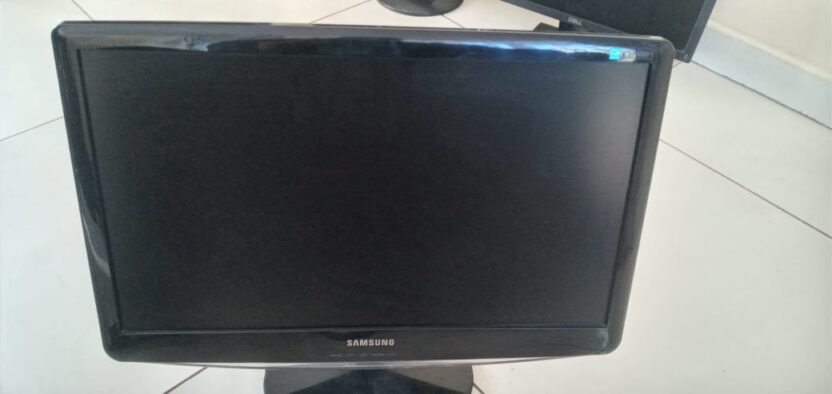 gaming monitors lg and samsung 24 inch clean and smart