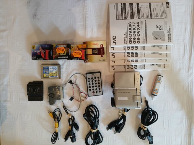 JVC Digital Video Camera GR-DVX44EG Mini DV-7035 plus extras