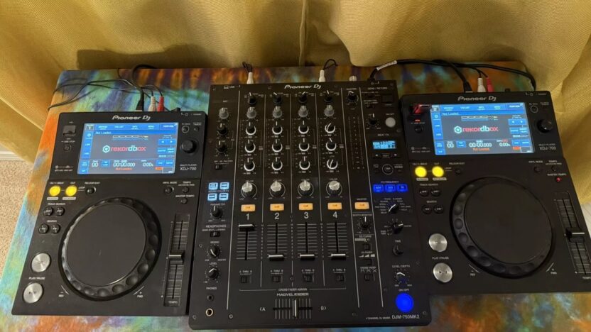 Pioneer dj mixer With Turntables DJM-750MK2 With Pair XDJ-700