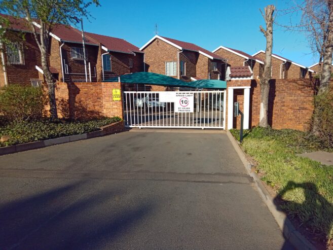 Drommedaris Complex, 46 Soutpansberg drive, Van Riebeeck Park, Kempton