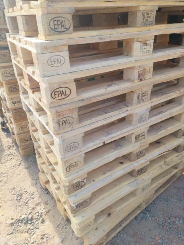 PLASTIC AND WOODEN FOR SALE FOR WAREHOUSES AND BIG TRUCKS