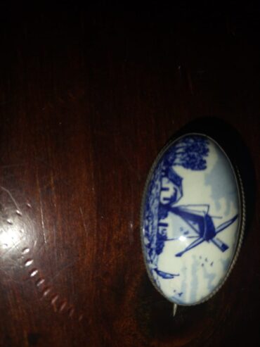 Delft Broach with Silver finish