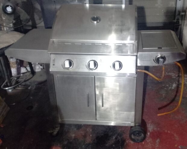 Terrace Leisure gas braai 3 burner and one pot