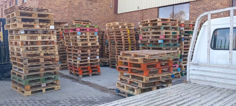 PLASTIC AND WOODEN FOR SALE FOR WAREHOUSES AND BIG TRUCKS