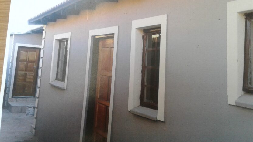 DOUBLE ROOM TO RENT IN PRETORIA WEST